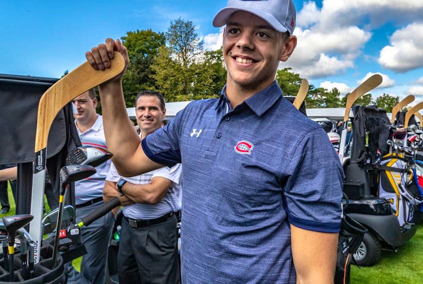 The Canadiens’ Jesperi Kotkaniemi was all smiles as he got ready to tee it up at the team’s annual golf tournament last year at the Laval-sur-le-Lac club.