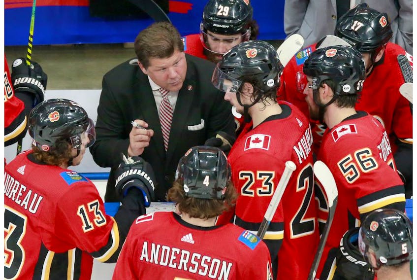 EDMONTON, ALBERTA - AUGUST 03:  Assistant coach Ray Edwards of the Calgary Flames talks with his players as they pull goaltender Cam Talbot in the final minute of the third period against the Winnipeg Jets during Game Two of the Western Conference Qualification Round prior to the 2020 NHL Stanley Cup Playoffs at Rogers Place on August 03, 2020 in Edmonton, Alberta. The Winnipeg Jets defeated the Calgary Flames 3-2.