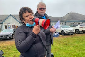 Retired nurse Bonnie McNeil speaks to a rally outside Springhill’s All Saints Hospital protesting the reduction in hours of the hospital’s emergency department to address a nursing shortage at the Cumberland Regional Health Care Centre near Amherst while rally organizing committee member Don Tabor looks on. Darrell Cole – SaltWire Network