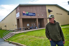 FOR MUNRO STORY:
North-end resident, Bob Binns is seen in front of the Gerald B. Gray Memorial Arena in Dartmouth Saturday October 2, 2021. The unused arena is being used now as a temporary shelter.

TIM KROCHAK PHOTO

TIM KROCHAK PHOTO