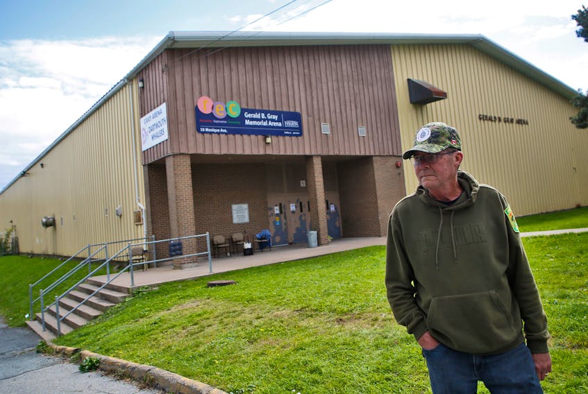 FOR MUNRO STORY:
North-end resident, Bob Binns is seen in front of the Gerald B. Gray Memorial Arena in Dartmouth Saturday October 2, 2021. The unused arena is being used now as a temporary shelter.

TIM KROCHAK PHOTO

TIM KROCHAK PHOTO