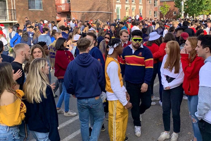  Students gather on William Street in Kingston’s University district on Saturday.