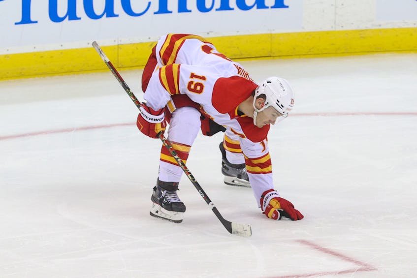 Andrew Mangiapane has 2 goals and an assist, Flames beat Jets 5-3