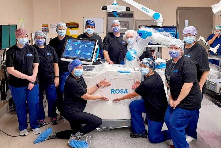 EASTERN ONTARIO FIRST

The OR surgical team at the Perth and Smiths Falls District Hospital poses with ROSA, a robotic surgical assistant for knee replacements.