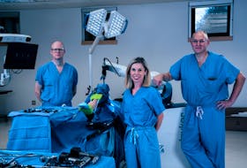 Dr. Glen Richardson (left), QEII orthopaedic surgeon; Dr. Janie Wilson (centre), biomedical engineer; and Dr. Michael Dunbar (right), QEII orthopaedic surgeon, with the QEII’s new orthopaedic surgical robot, which is set to be entirely funded by QEII Foundation donors.
PHOTO CREDIT: QEII Foundation