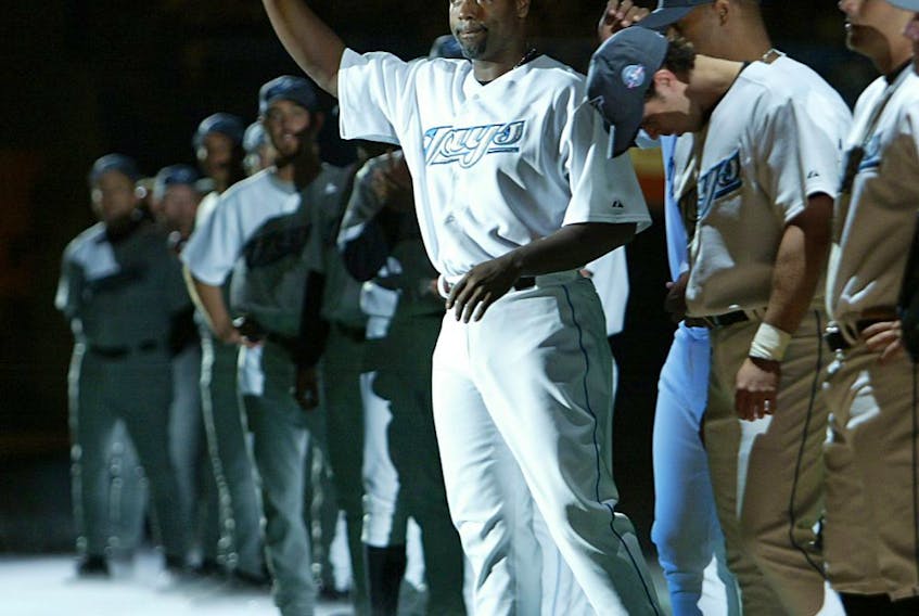  Blue Jays great Carlos Delgado tips his hat to the crowd on opening day in 2004. GLENN LOWSON/POSTMEDIA FILES