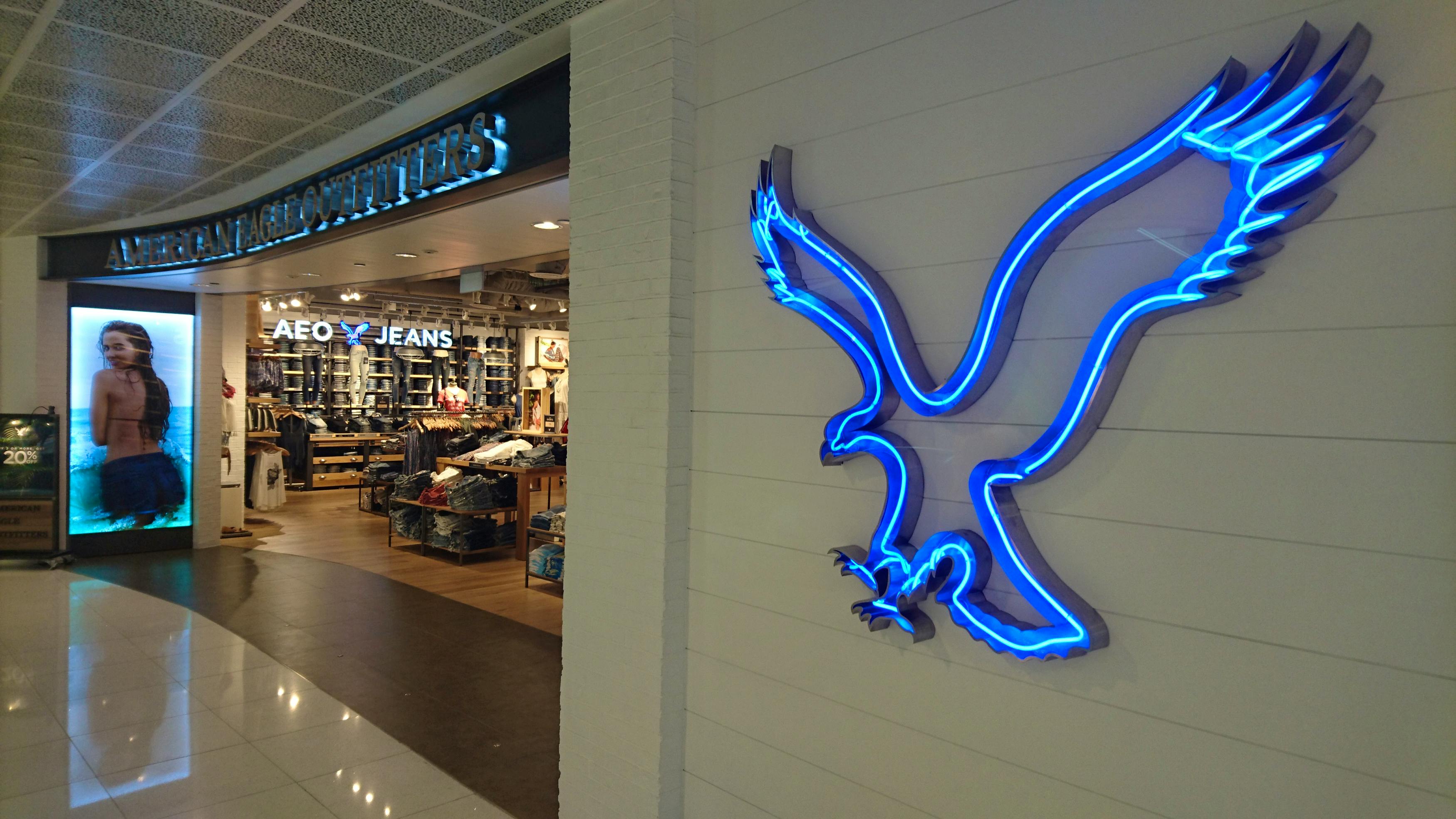 American Eagle Outfitters lifts revenue forecast on steady demand