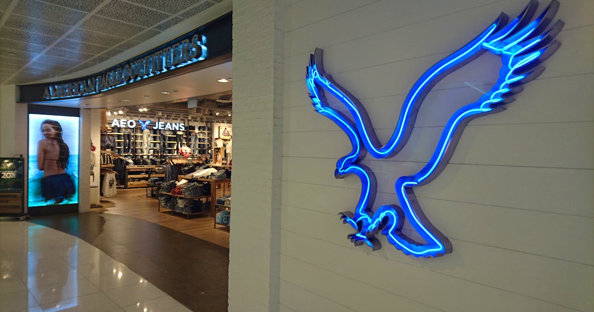 American Eagle forecasts sales above estimates on full-price selling