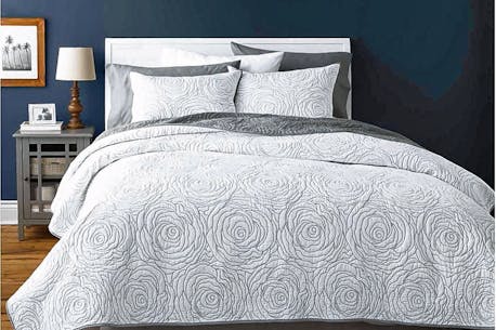 Karl Lohnes: Cool whites and blues lead summer bedding trends