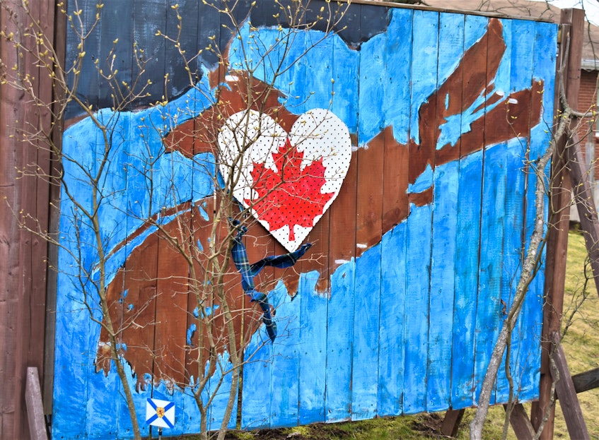A fence on Glenwood Drive in Truro displays a heartfelt Nova Scotia Strong symbol and messaging. — Richard MacKenzie/SaltWire Network