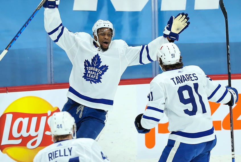 Toronto Maple Leafs forward Wayne Simmonds (left) celebrates his goal against the Winnipeg Jets with John Tavares (right) on Thursday night.