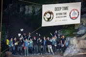  After 40 days “out of time”, seven women and eight men aged between 27 and 50 leave the Pyrenees cave in which they had voluntarily confined themselves.