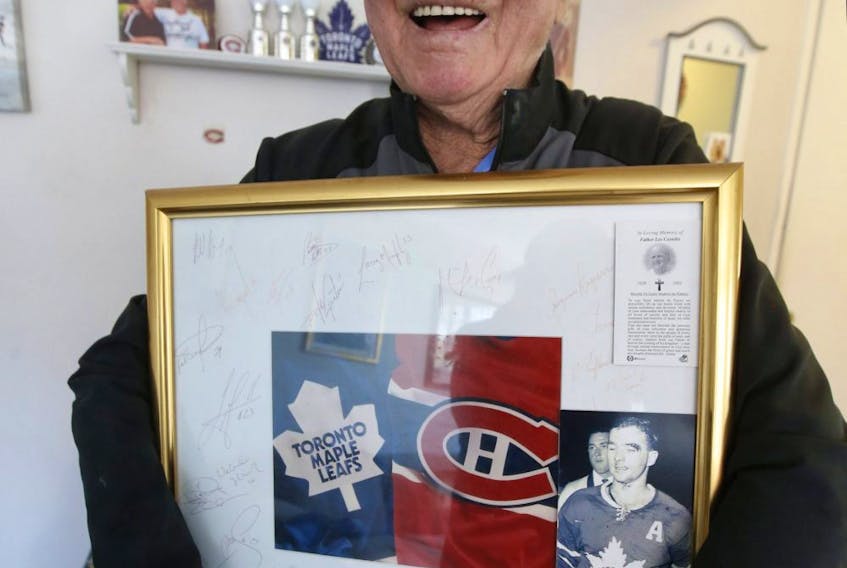  Dick Duff at his Toronto-area home. The living legend opened up to our Steve Simmons about playing for the Leafs and Canadiens. JACK BOLAND/TORONTO SUN
