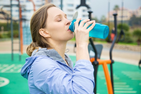 To keep track of water intake, figure out how many times you need to fill a water bottle to hit your daily requirement. Keep track of how many times you've filled it by putting an elastic band around the bottle and removing them each time you fill it.