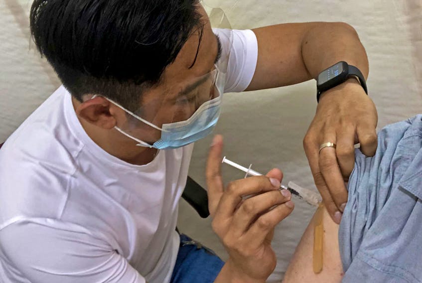 FOR NEWS OR FILE:
A patient receives a dose of the COVID-19 vaccine at a clinic in Dartmouth Tuesday June 22, 2021.

TIM KROCHAK PHOTO
