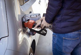 Prices at the pumps fell 1.4 cents per litre (cpl) on Thursday, decreasing the maximum allowable retail price for self-serve regular unleaded gasoline 153.4, the first drop since June 17.
