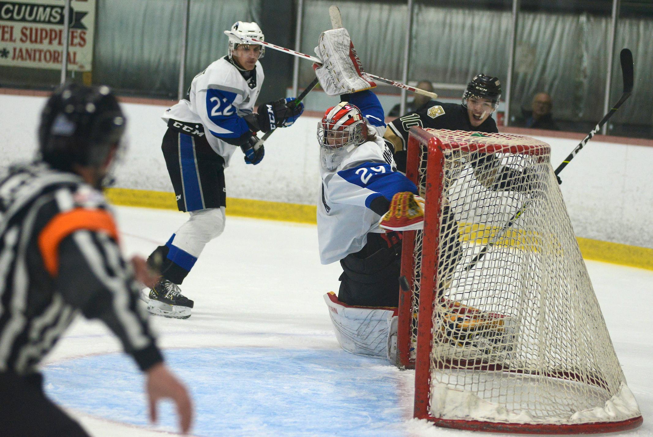 Saint John Sea Dogs defeat Charlottetown Islanders 7 4 in QMJHL