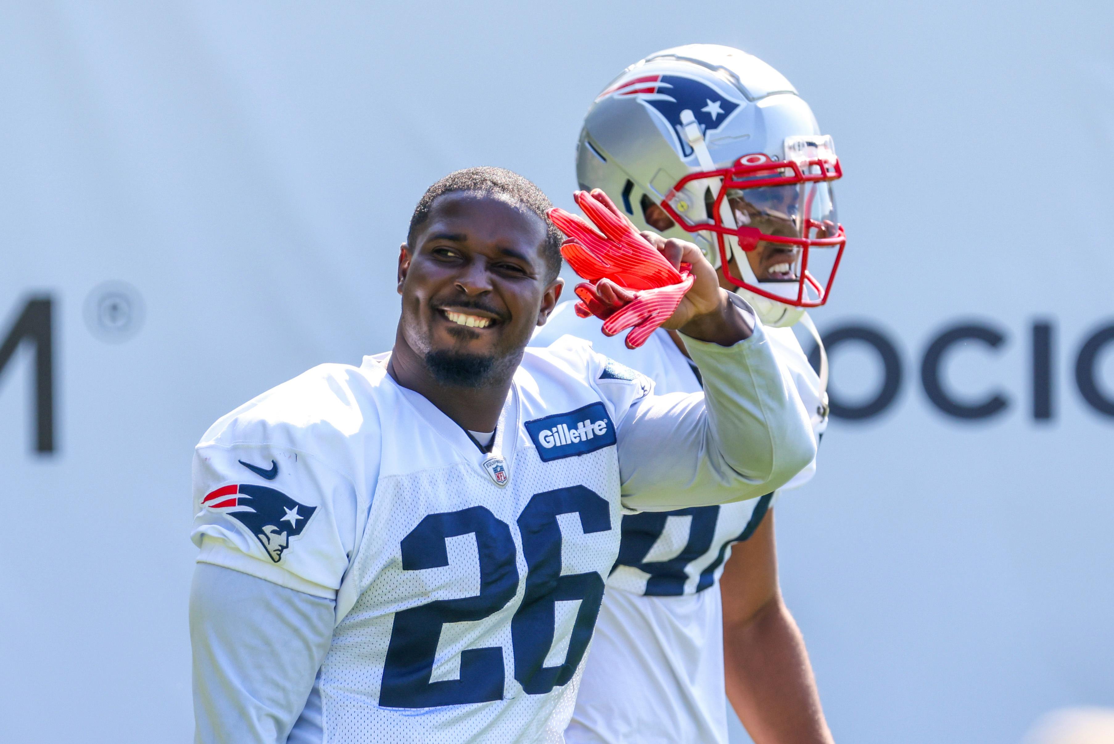 Patriots trade RB Sony Michel to Rams for 2022 draft picks