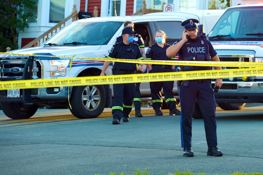 Une personne est décédée après avoir apparemment été poignardée au centre-ville de St. John's jeudi soir.  Keith Gosse/Le télégramme 