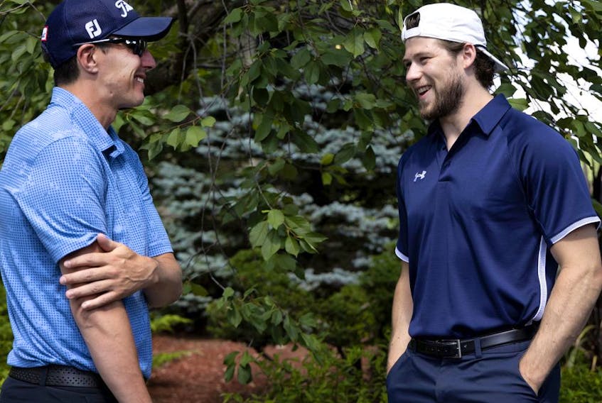  Canadiens assistant coach Alex Burrows speaks with winger Josh Anderson before the start of Montreal Canadiens head coach Dominique Ducharme’s charity golf tournament in Joliette on Aug. 26, 2021.