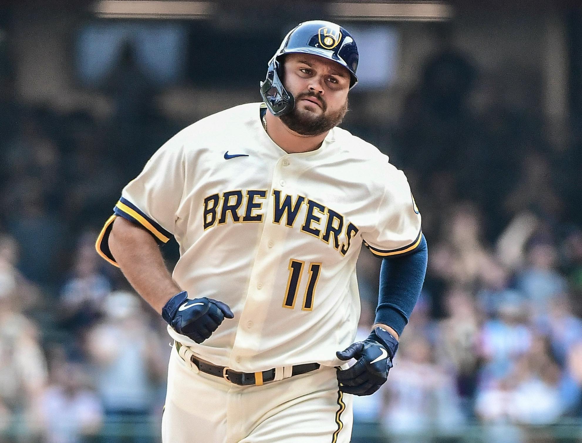 Brewers suffer loss after Brian Reynolds' home run off Devin Williams