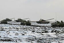 Russian service members hold drills in the Rostov region on Jan. 26, 2022.  REUTERS/Sergey Pivovarov