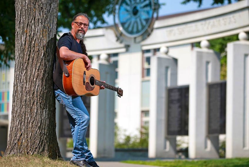  University of Calgary professor Craig Ginn is exploring Indigenous people’s relationship with animals through the Animal Kinship project, while continuing to examine Canada’s relationship with Indigenous people through his Songs of Justice Project.