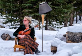 Canadian violist Sarah McCabe opens Upstream Music’s Open Waters 2022 on Wednesday at 7:30 p.m. with a livestream of Real Fake Birds, incorporating her original composition, inventive improvisation and groundbreaking A.I.