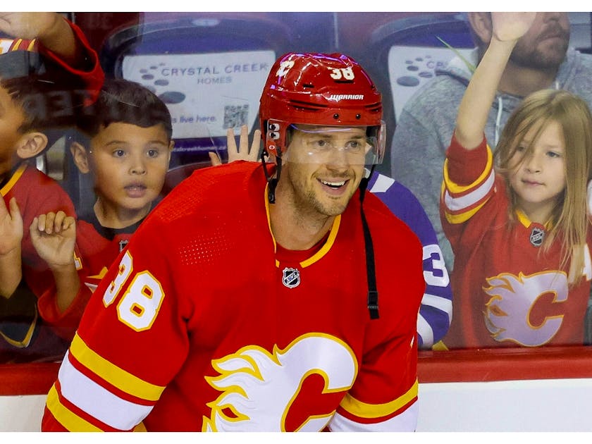 Darryl Sutter unlikely to name captain for Calgary Flames in 2022-23