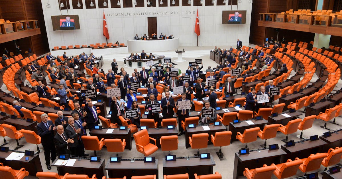 Gerçekler – Türkiye’nin basın ve sosyal medya için yeni katı “dezenformasyon” yasası