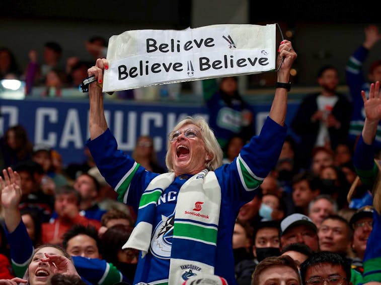 VIDEO: Canucks fans show naked ambition