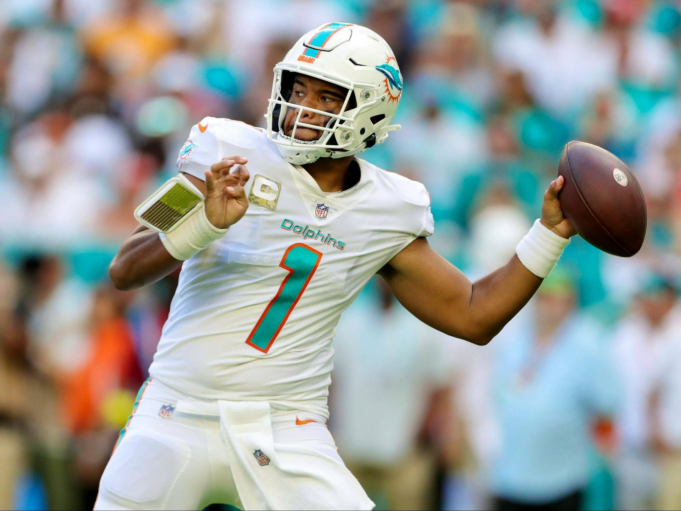 Tagovailoa, Dolphins roll over Browns 39-17