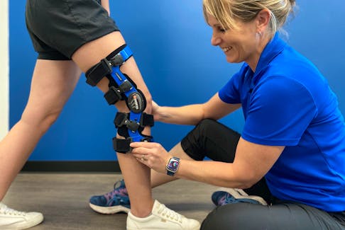 Physiotherapist Laura Lundquist says there are a number of things to consider when dealing with knee problems, including which brace may be beneficial.
