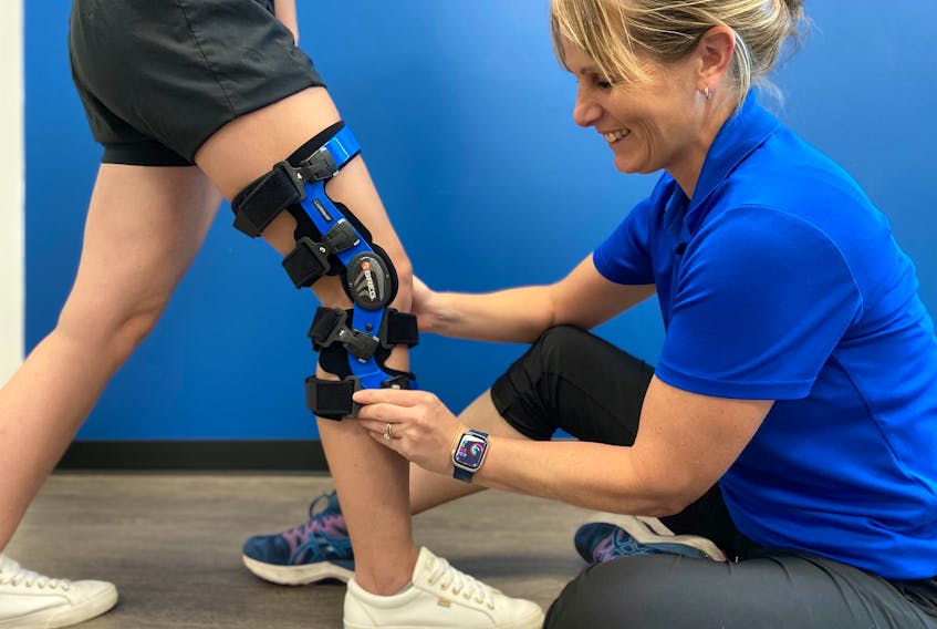 Physiotherapist Laura Lundquist says there are a number of things to consider when dealing with knee problems, including which brace may be beneficial.