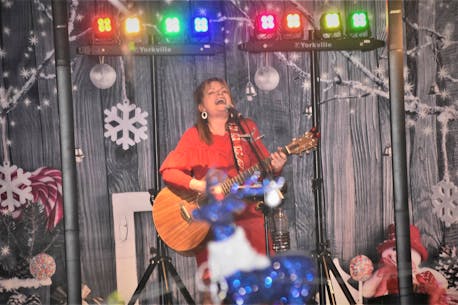 Colchester performer Jackie Putnam's Cardinal Christmas shows helping to make spirits bright