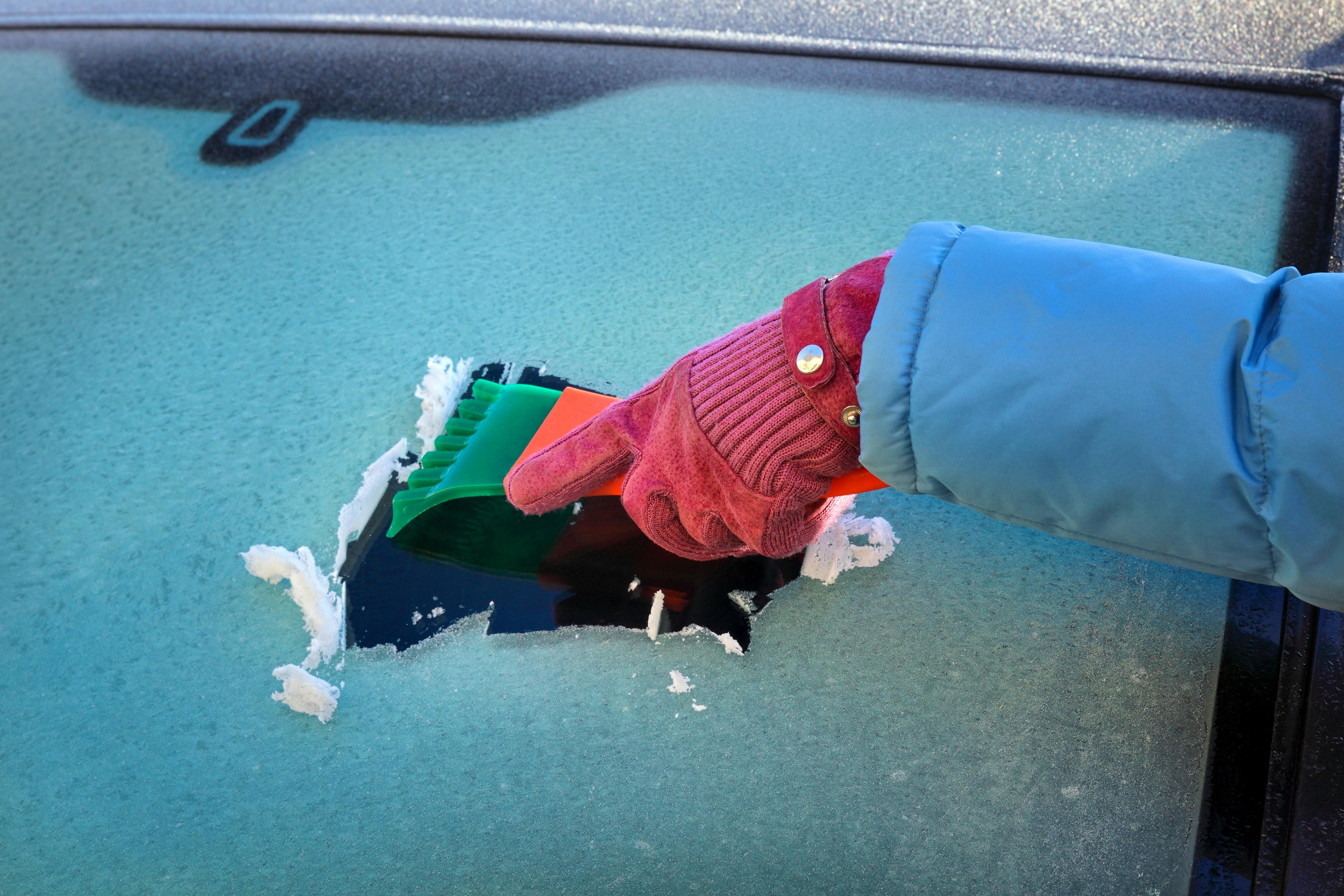 How to defrost car windows quickly: Use a potato, rubbing alcohol