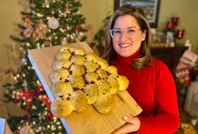 Christmas pull-apart bread should be on your holiday foodie list — it’s most definitely fit to eat. Paul Pickett photo
