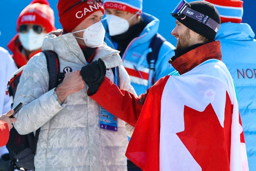  2022 Beijing Olympics – Snowboard – Men’s Snowboard Big Air Final – Run 3 – Big Air Shougang, Beijing, China – February 15, 2022.Bronze medallist Max Parrot of Canada celebrates with his team mate after his win. REUTERS/Fabrizio Bensch