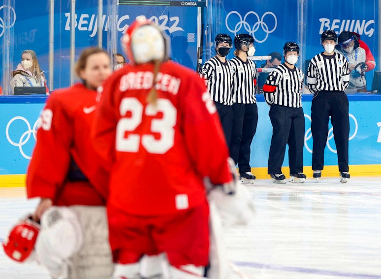 Ice hockey-Canada beat Russians after refusing to take the ice