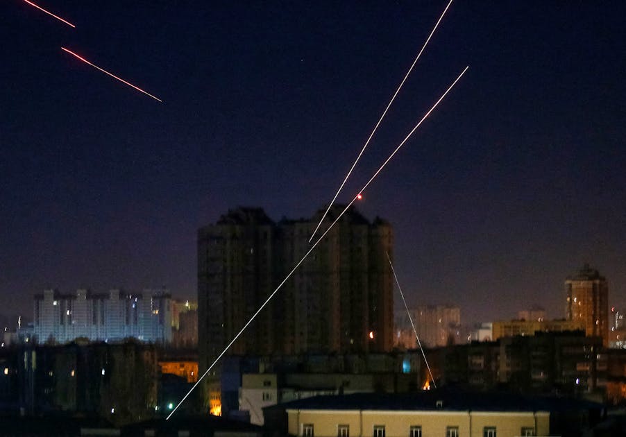Воздушная тревога украина март 2024. Ночная атака на Киев. Взрыв ракеты.