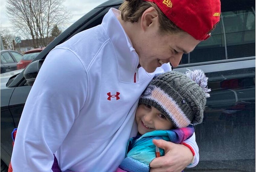 Canadiens winger Cole Caufield with eight-year-old fan Kayla Mandarino.