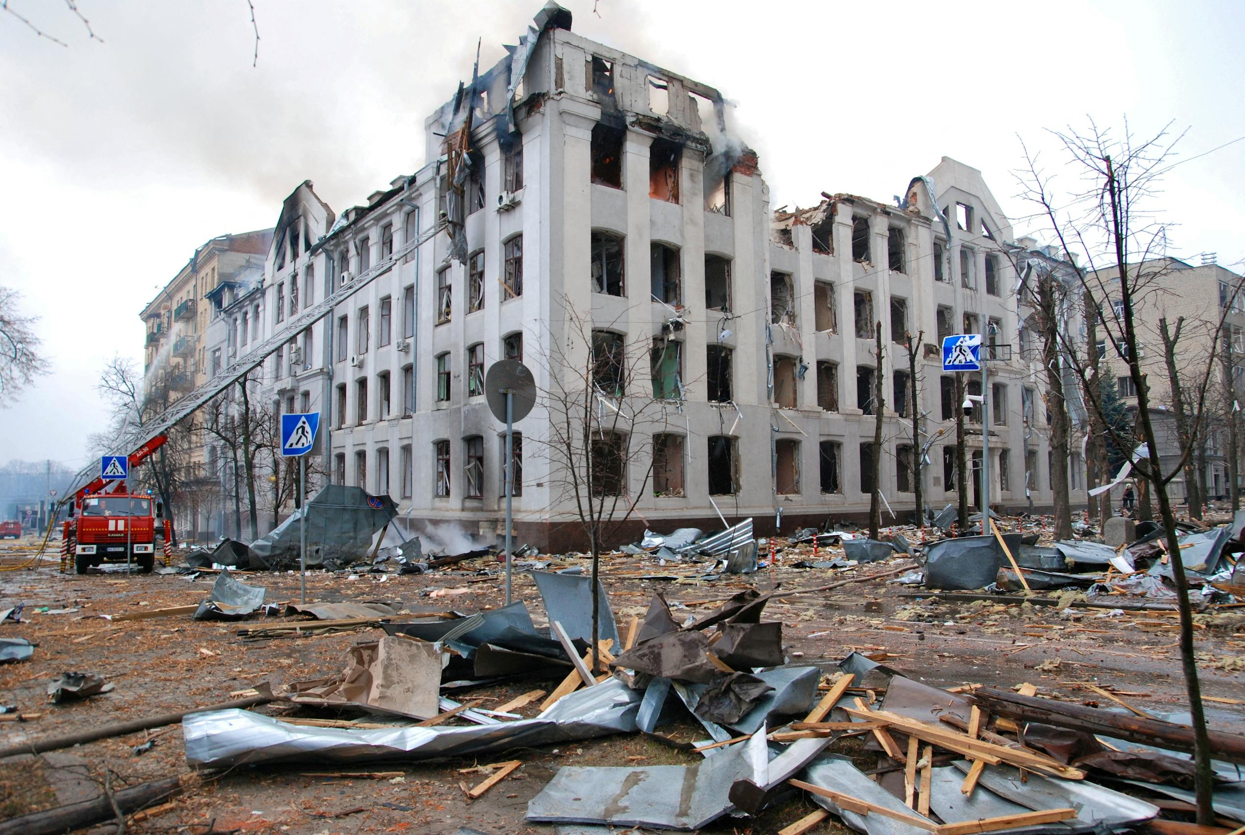 Бомбят киев сегодня последние новости. Харьков после бомбежки 2022. Харьков после обстрела 2022.