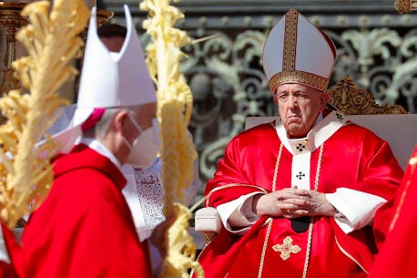 On Palm Sunday, pope calls for Easter truce in Ukraine