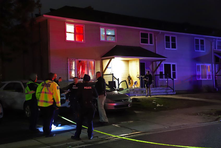 FOR NEWS STORY:
Halifax regional police officers confer outside of a Federal Avenue home, after a person was struck by gunfire and taken to hospital with undetrmined injuries in Halifax Tuesday evening April 12, 2022.

TIM KROCHAK PHOTO