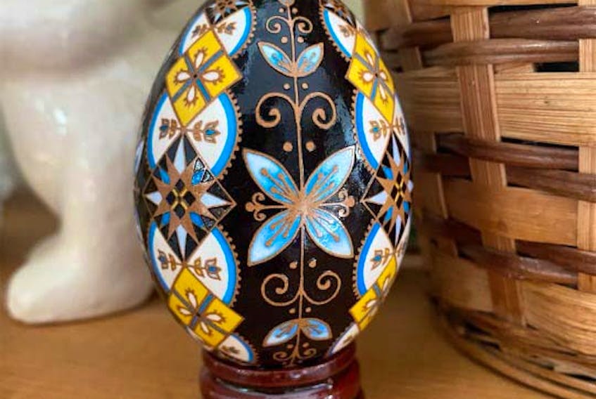 This is one of the recent eggs that So Jeo LeBlond auctioned off in support of Ukraine.