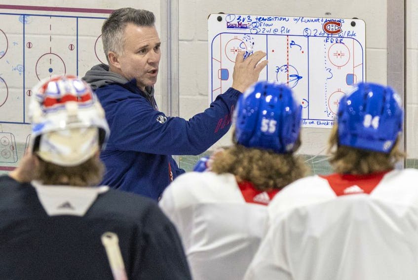 Montreal Canadiens head coach Martin St. Louis talks strategy during practice at the Bell Sports Complex in Brossard on April 25, 2022.