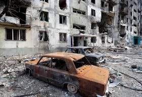 The remains of cars are seen in front of an apartment building destroyed during Ukraine-Russia conflict in the southern port city of Mariupol, Ukraine April 3, 2022. REUTERS/Alexander Ermochenko  Destroyed cars are seen in front of an apartment building that was demolished during the Ukraine-Russia conflict in the southern port city of Mariupol, Ukraine, on April 3, 2022. REUTERS / Alexander Ermochenko