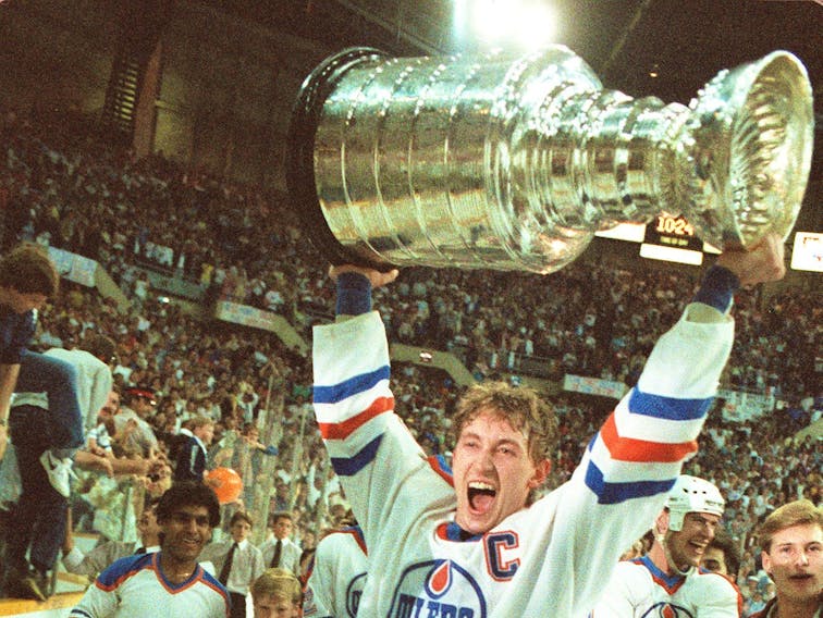 WAYNE GRETZKY Edmonton Oilers NHL Stanley Cup Trophy Celebration Bobblehead  NIB!