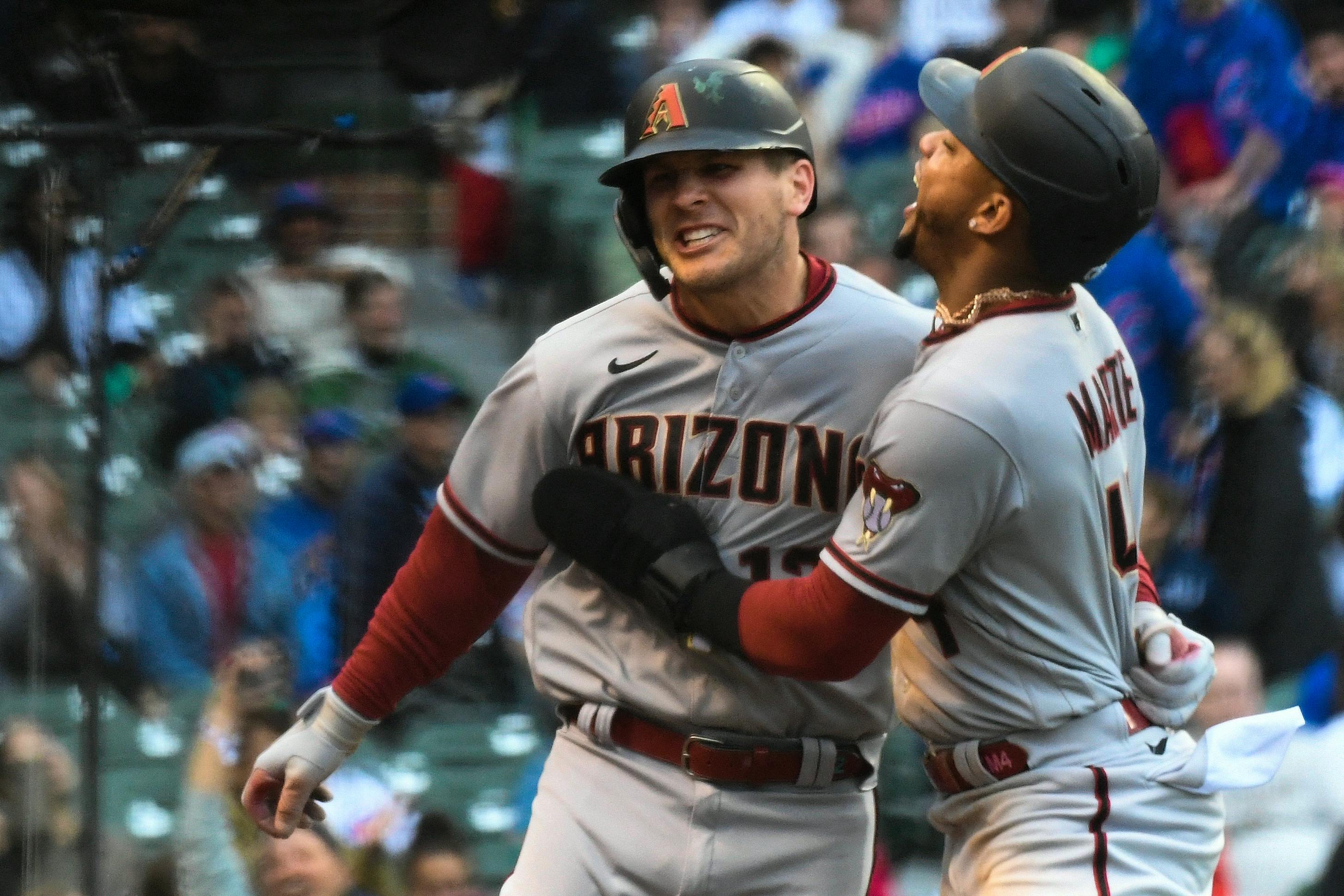 Madison Bumgarner pinch hits for D-backs in 9th inning of tie game