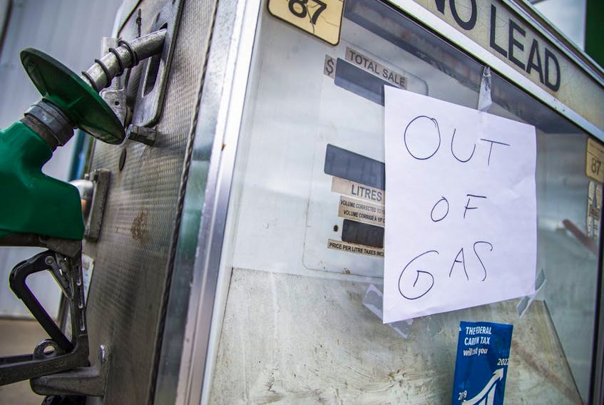 OTTAWA -- An out of gas note was stuck to the pumps at the Francis Fuels station in Pakenham, Monday, May 23, 2022. 

ASHLEY FRASER, POSTMEDIA